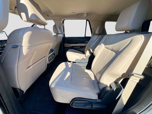 Used 2024 Ford Expedition XLT image 24