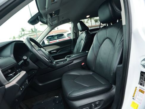 Used 2024 Toyota Grand Highlander FWD image 17