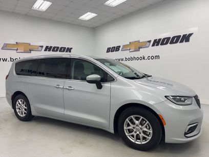 Used 2023 Chrysler Pacifica Touring-L