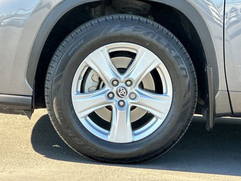 Used 2023 Toyota Highlander LE image 26