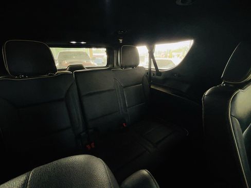 Used 2023 Chevrolet Suburban Premier AWD/4WD image 41