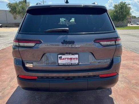 Used 2025 Jeep Grand Cherokee L Altitude AWD/4WD image 6