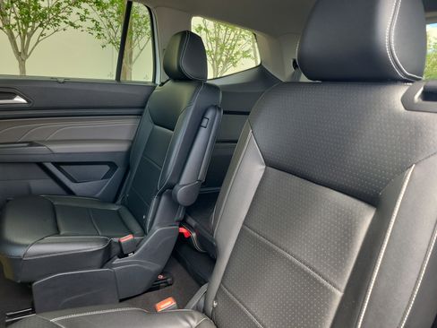 Used 2022 Volkswagen Atlas SEL R-Line image 11