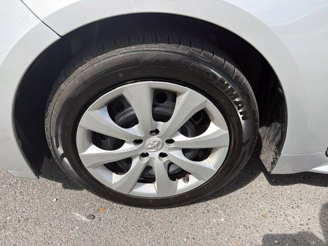 Used 2025 Toyota Corolla LE FWD image 5