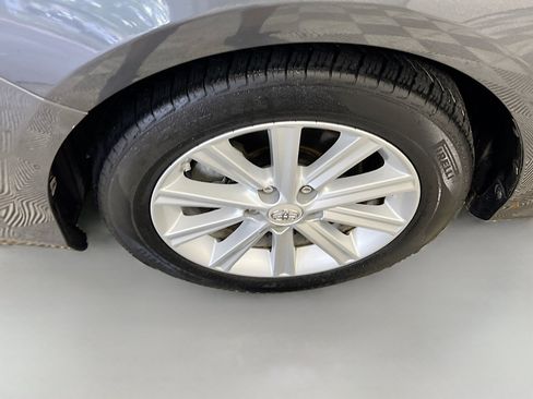 Used 2012 Toyota Camry XLE w/ Convenience Pkg FWD image 14