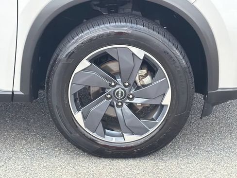 Used 2025 Nissan Rogue SV FWD image 12