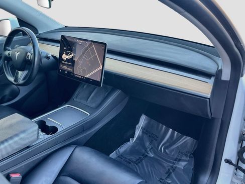 Used 2021 Tesla Model Y Long Range AWD/4WD image 29
