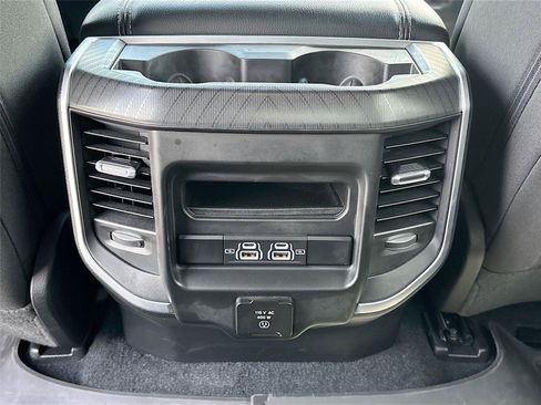 Used 2025 RAM 1500 Big Horn AWD/4WD image 30