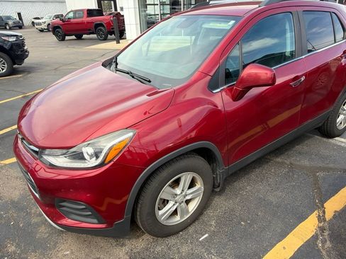 Used 2020 Chevrolet Trax LT w/ LT Convenience Package FWD image 3