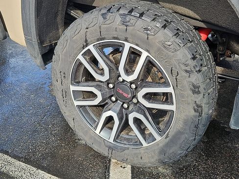 Certified 2022 GMC Sierra 1500 AT4 w/ AT4 Premium Package image 10