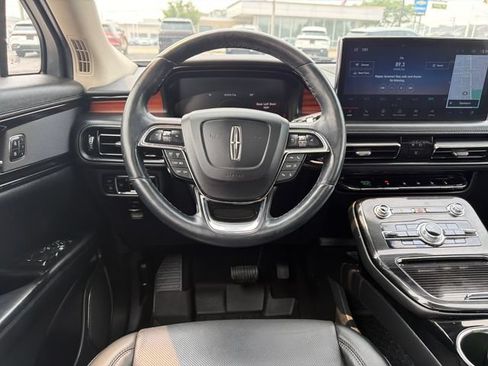 Used 2023 Lincoln Nautilus Reserve AWD/4WD image 17