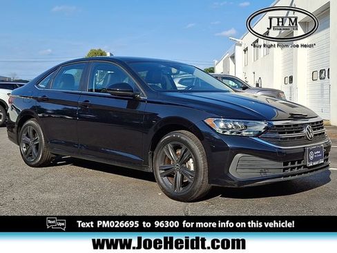 Certified 2023 Volkswagen Jetta SE w/ Panoramic Sunroof Package FWD image 1