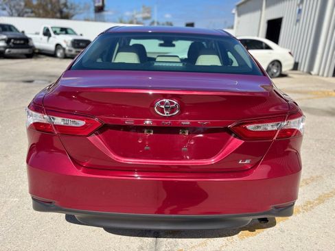 Used 2018 Toyota Camry LE image 4