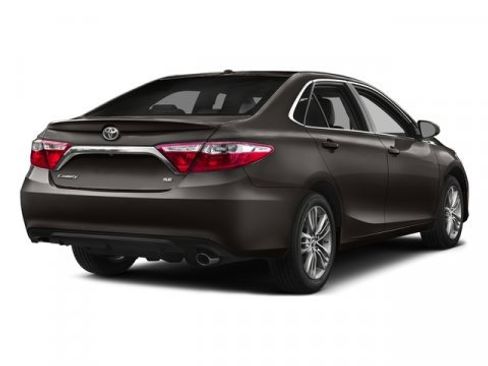 Used 2017 Toyota Camry SE image 2