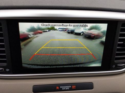 Certified 2022 Kia Sportage LX w/ LX FWD Value Edition Package image 19