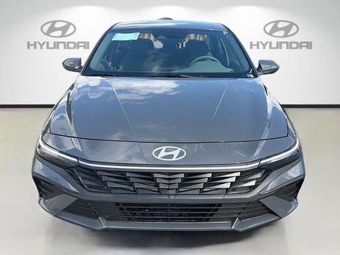 Certified 2026 Hyundai Elantra SE FWD image 2