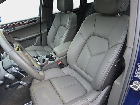 Used 2024 Porsche Macan S image 18