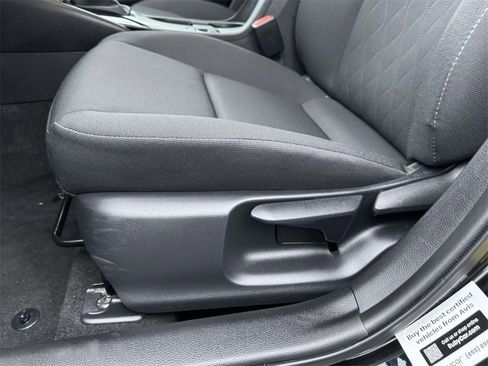 Used 2025 Toyota Corolla LE image 18