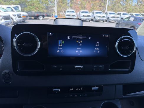 Used 2025 Mercedes-Benz Sprinter 2500 image 23