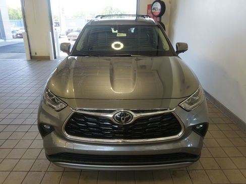 New 2026 Toyota Highlander Platinum AWD/4WD image 18