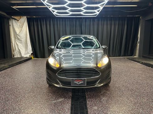 Used 2015 Ford Fiesta SE image 2