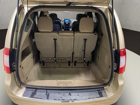 Used 2011 Chrysler Town & Country Touring w/ Entertainment Group #1 FWD image 26