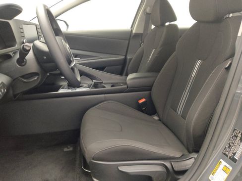 Used 2025 Hyundai Elantra Hybrid FWD image 17