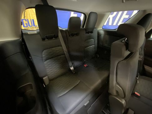 Used 2025 Nissan Pathfinder SV AWD/4WD image 29