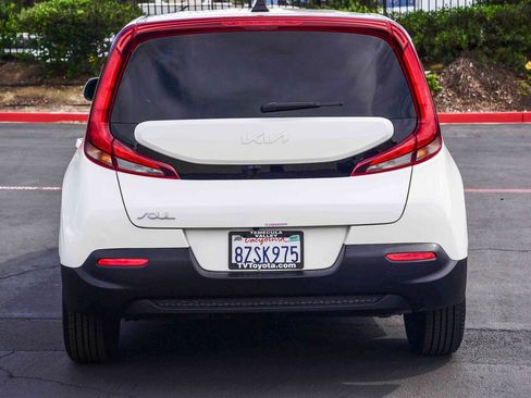 Used 2022 Kia Soul LX image 6