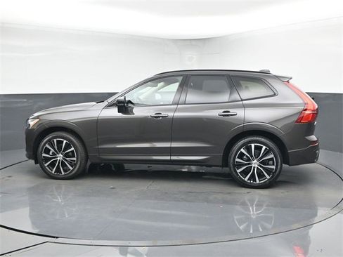 Used 2025 Volvo XC60 B5 Plus image 5