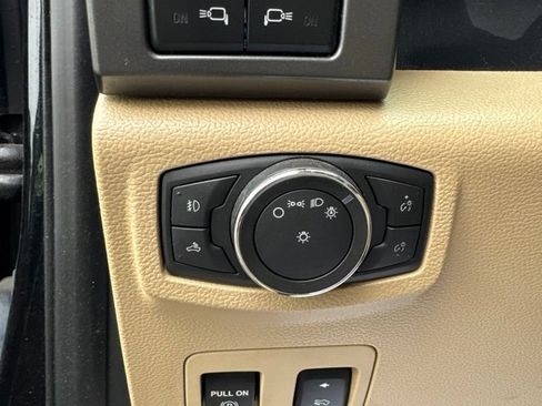 Used 2016 Ford F150 XLT w/ Equipment Group 302A Luxury AWD/4WD image 19
