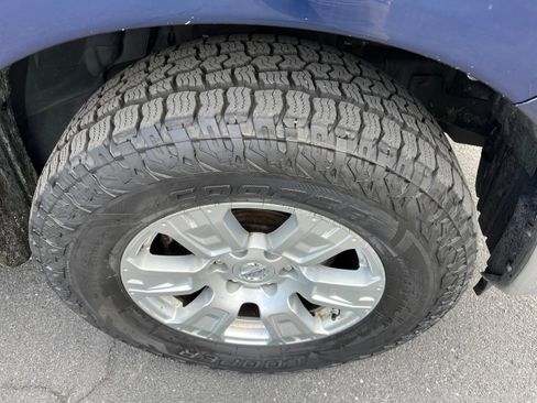 Used 2017 Nissan Titan SV AWD/4WD image 5