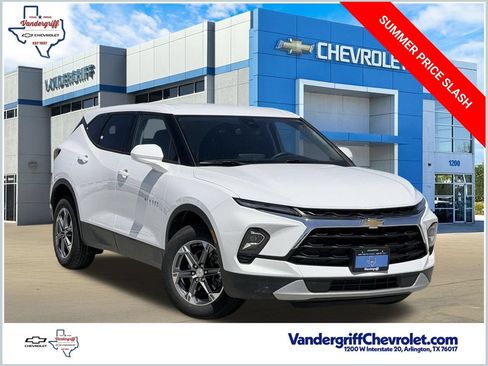 Certified 2025 Chevrolet Blazer LT FWD image 1