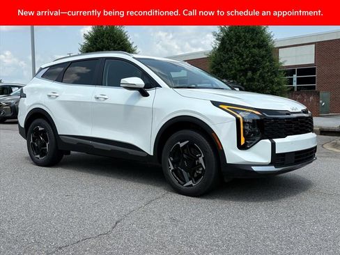 Certified 2026 Kia Sportage EX AWD/4WD image 1
