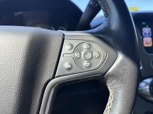 Used 2018 Chevrolet Suburban LT w/ Luxury Package RWD image 16