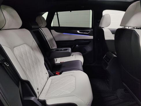 Certified 2025 Volkswagen Atlas Cross Sport SEL Premium R-Line image 19