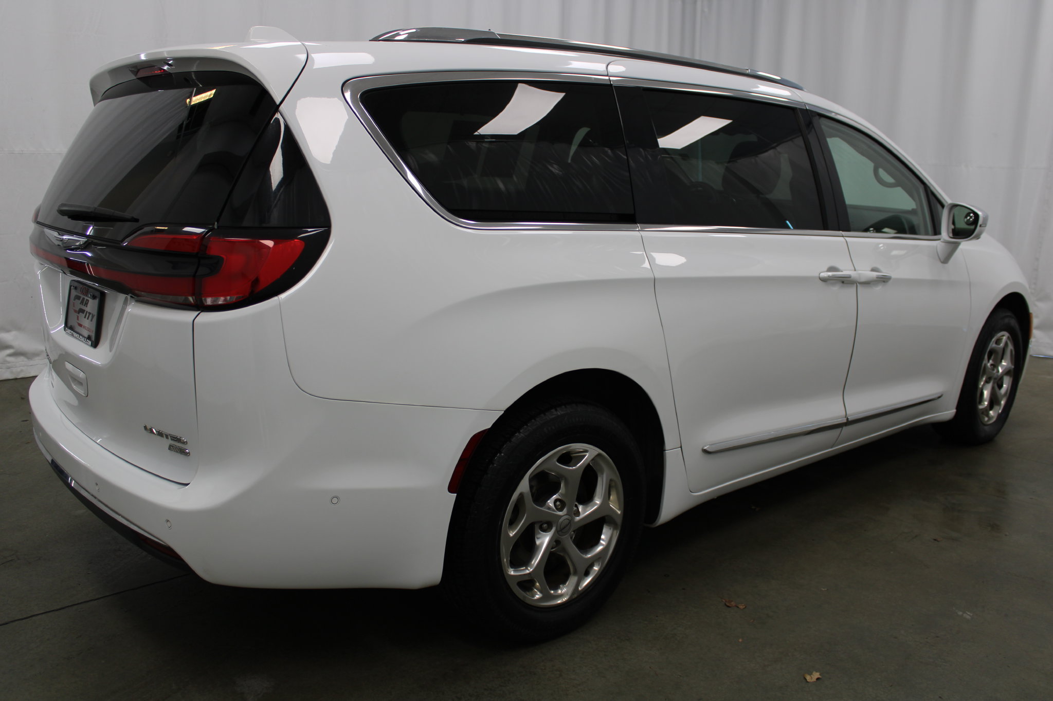 Used 2021 Chrysler Pacifica Limited w/ Premium & Safety Sphere Group AWD/4WD image 5