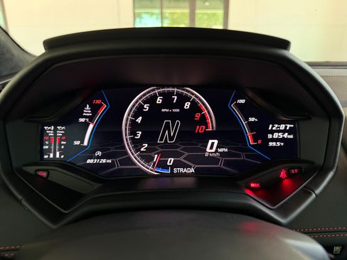 Used 2023 Lamborghini Huracan EVO RWD image 31