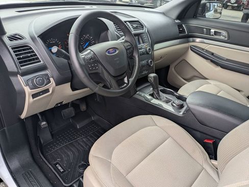 Used 2018 Ford Explorer XLT image 17