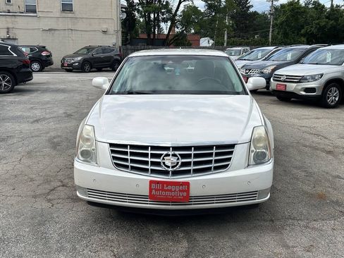 Used 2009 Cadillac DTS w/ Trunk Convenience Package FWD image 3