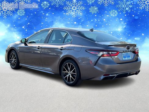 Used 2023 Toyota Camry SE image 4