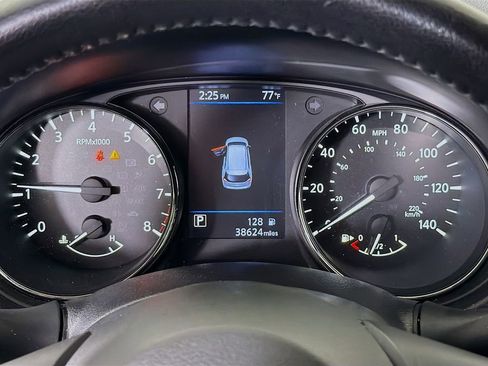 Used 2020 Nissan Rogue SV image 15