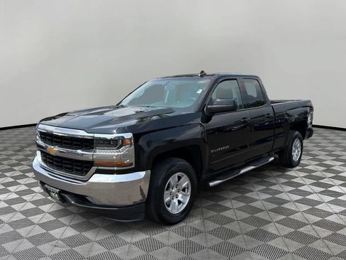 Used 2018 Chevrolet Silverado 1500 LT AWD/4WD image 2