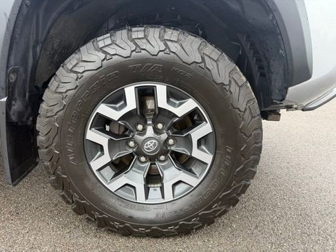 Used 2022 Toyota Tacoma TRD Off-Road w/ TRD Premium Off Road Package AWD/4WD image 4