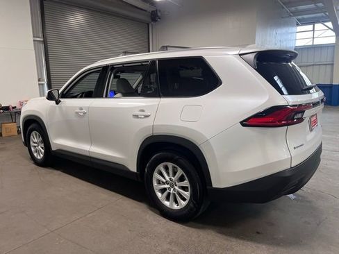 Used 2024 Toyota Grand Highlander XLE image 5