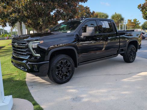Used 2026 Chevrolet Silverado 2500 High Country w/ High Country Premium Package AWD/4WD image 5