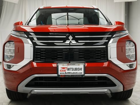 New 2025 Mitsubishi Outlander SEL image 3