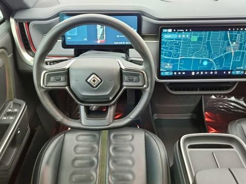 Used 2025 Rivian R1S Adventure image 41