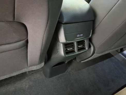 Used 2026 Chevrolet Equinox LT AWD/4WD image 18