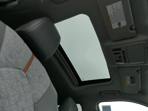 Used 2022 Toyota Highlander Bronze Edition image 28